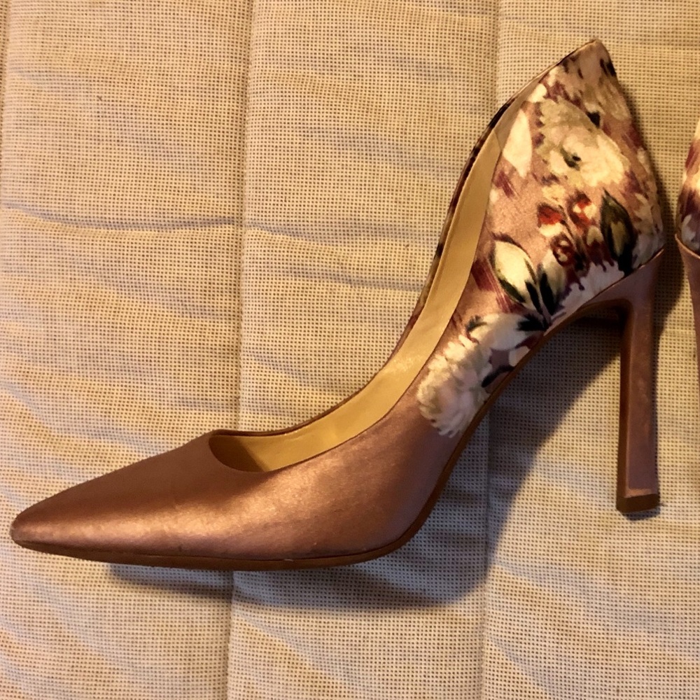 Mauve Patterned Jessica Simpson Heels